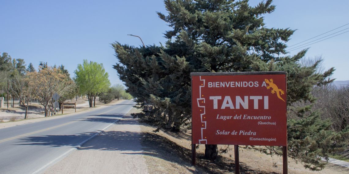 Ruta 28, ingreso a la localidad de Tanti por el este. (Medina, Pablo Exequiel)